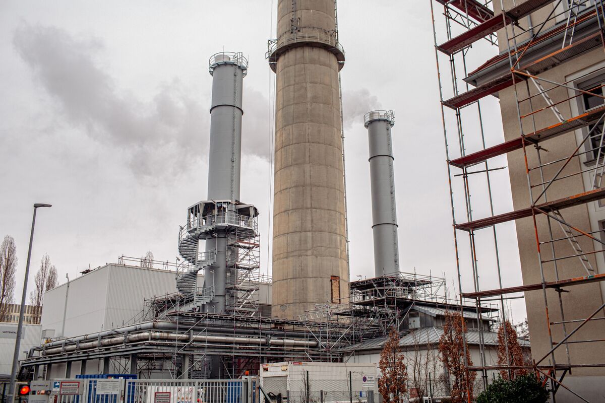 bloomberg.com - Elena Mazneva - Spike in German Gas Premium Signals Persistant Storage Worries