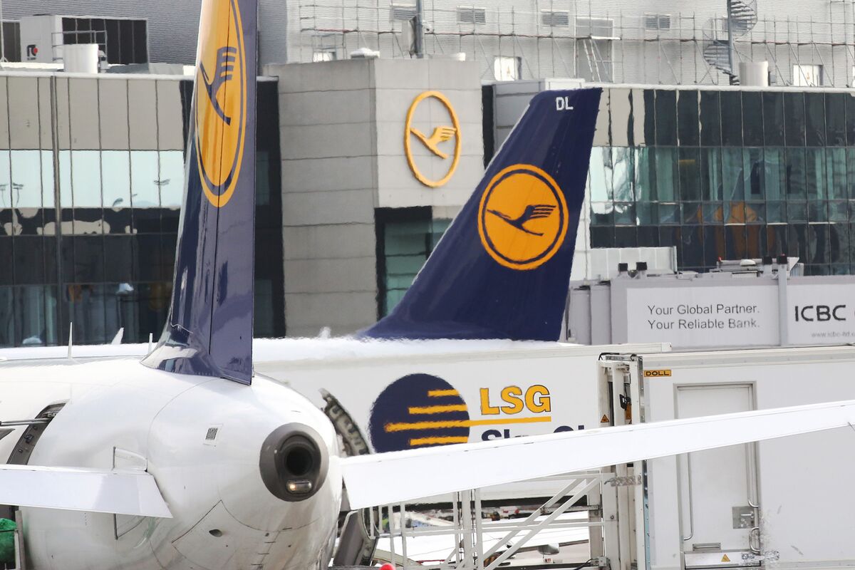 Lufthansa Heats Up Race for Cheap Flights to America Bloomberg