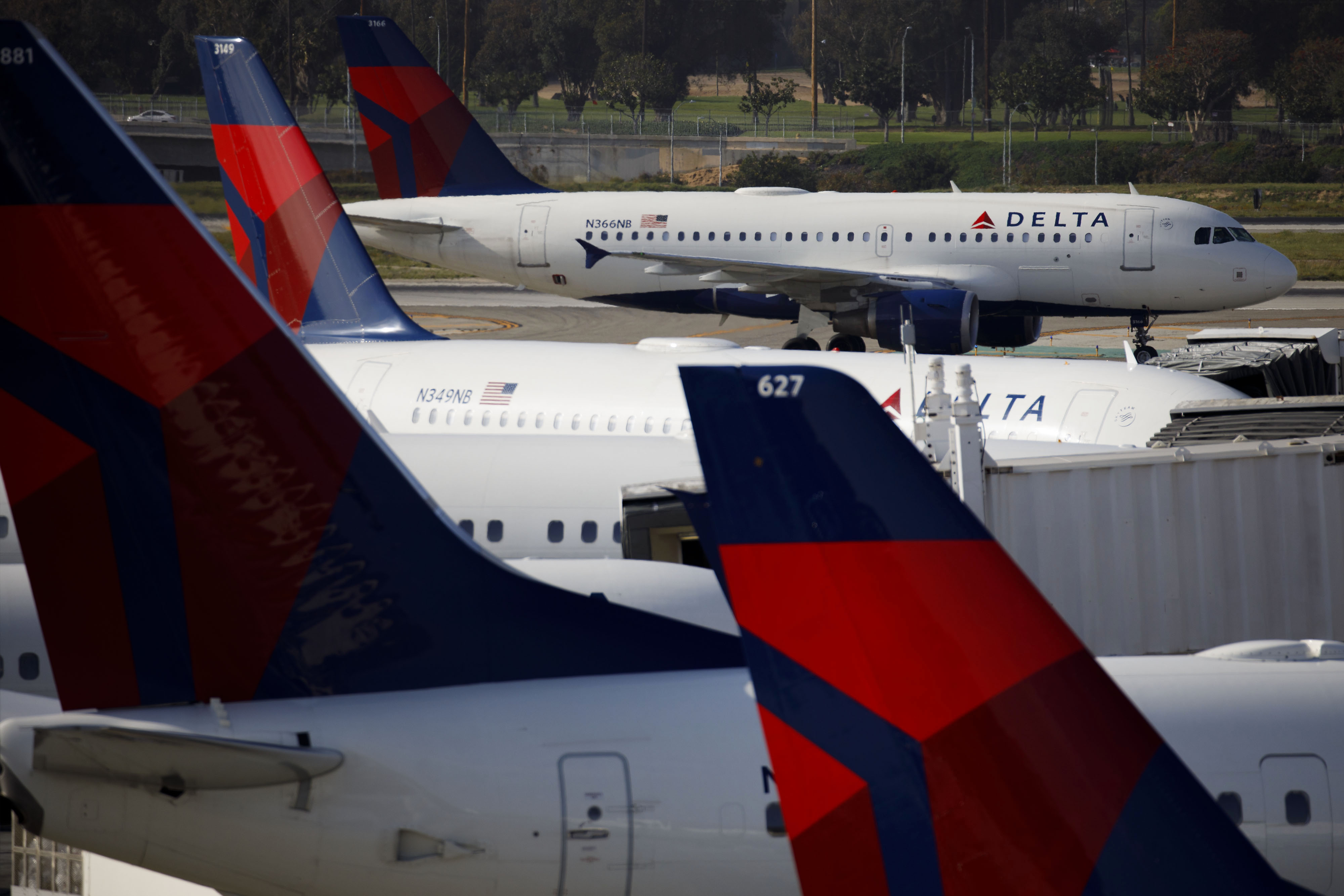 Delta Returns to Mumbai After U.S. Pact on Persian Gulf Airlines ...