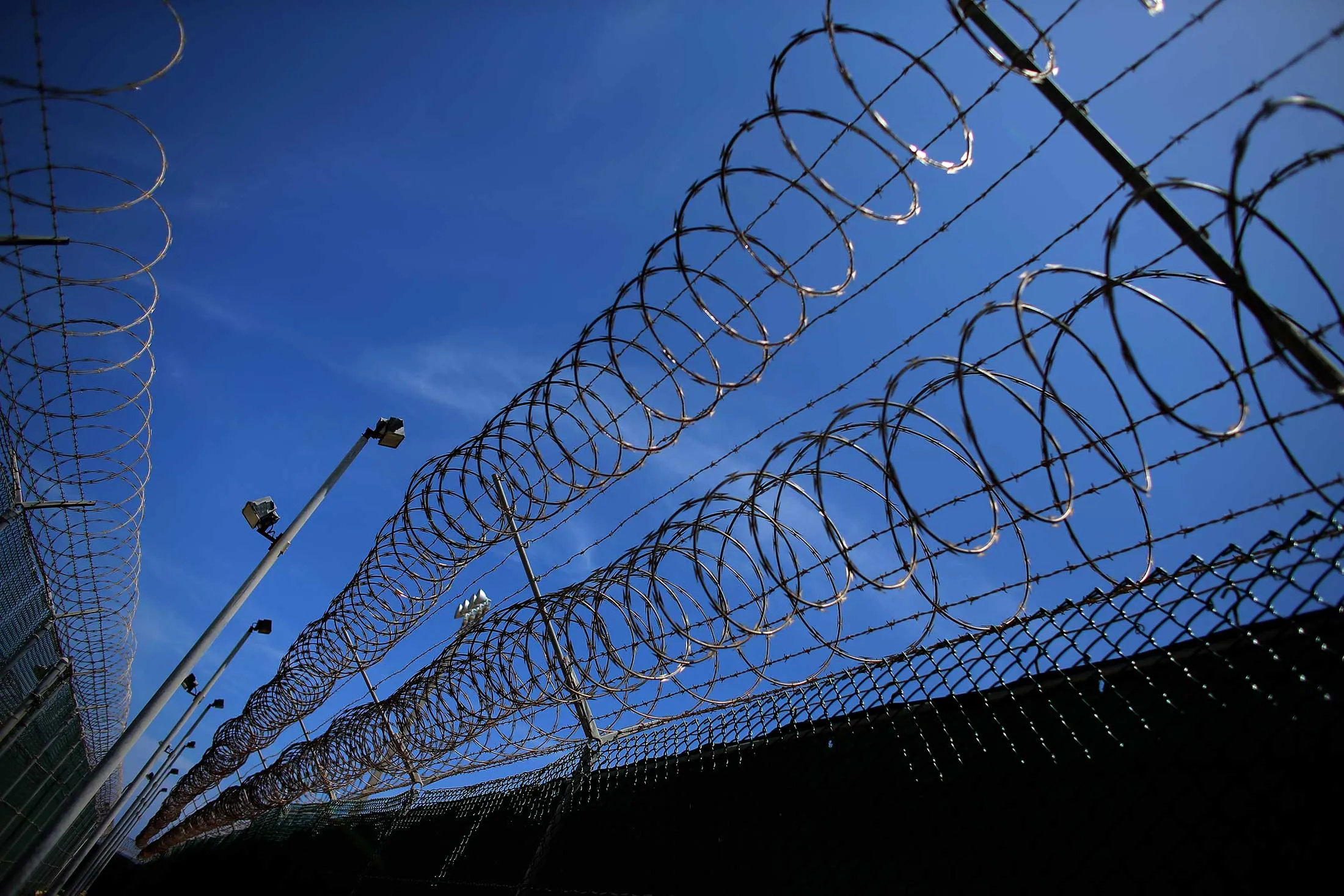 1471621963_fencer-prison