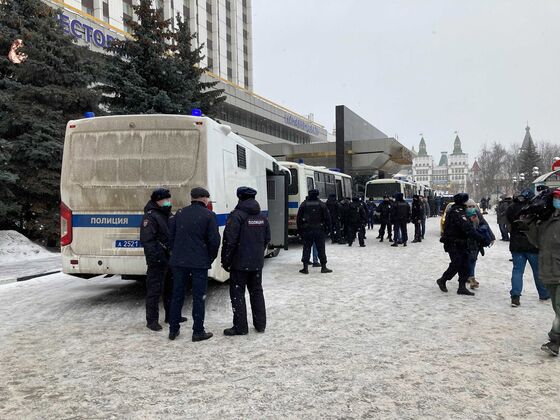 Russian Police Detain About 200 Local Lawmakers at Moscow Forum