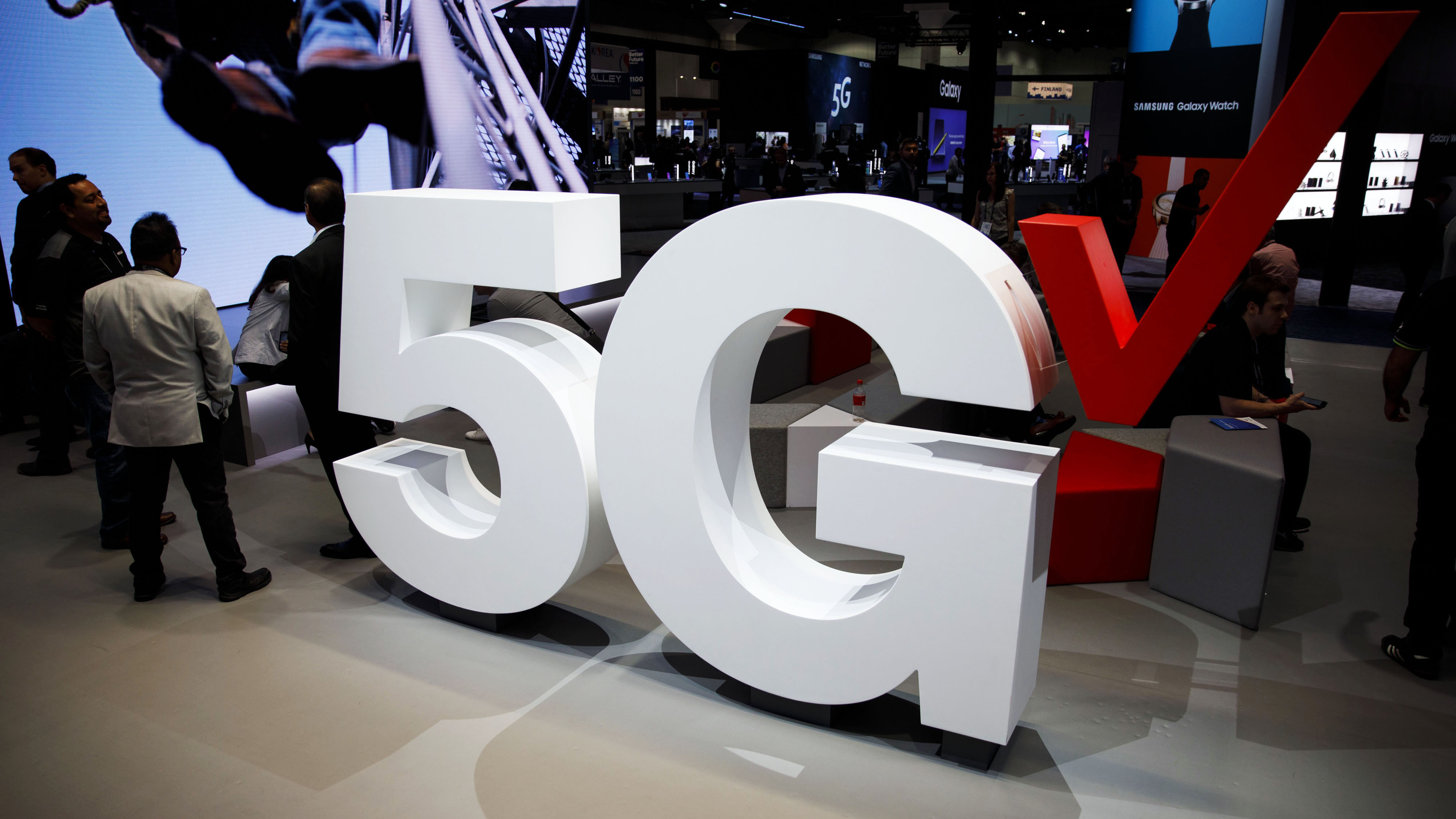 Verizon 5G Rollout Two Years Ahead of Schedule, CEO Says Bloomberg