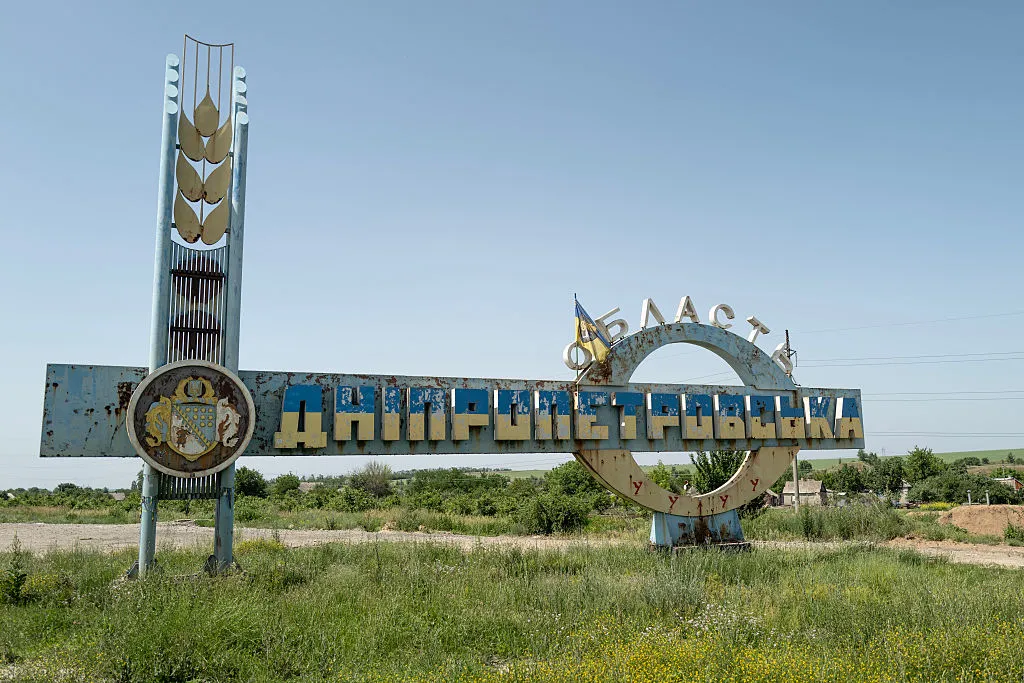 A road sign marking the entrance to the Dnipropetrovsk region.