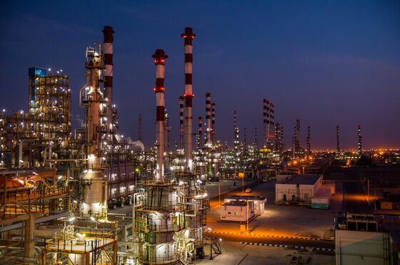 Iran Oil Industry Faces Bleak Outlook 40 Years After Revolution