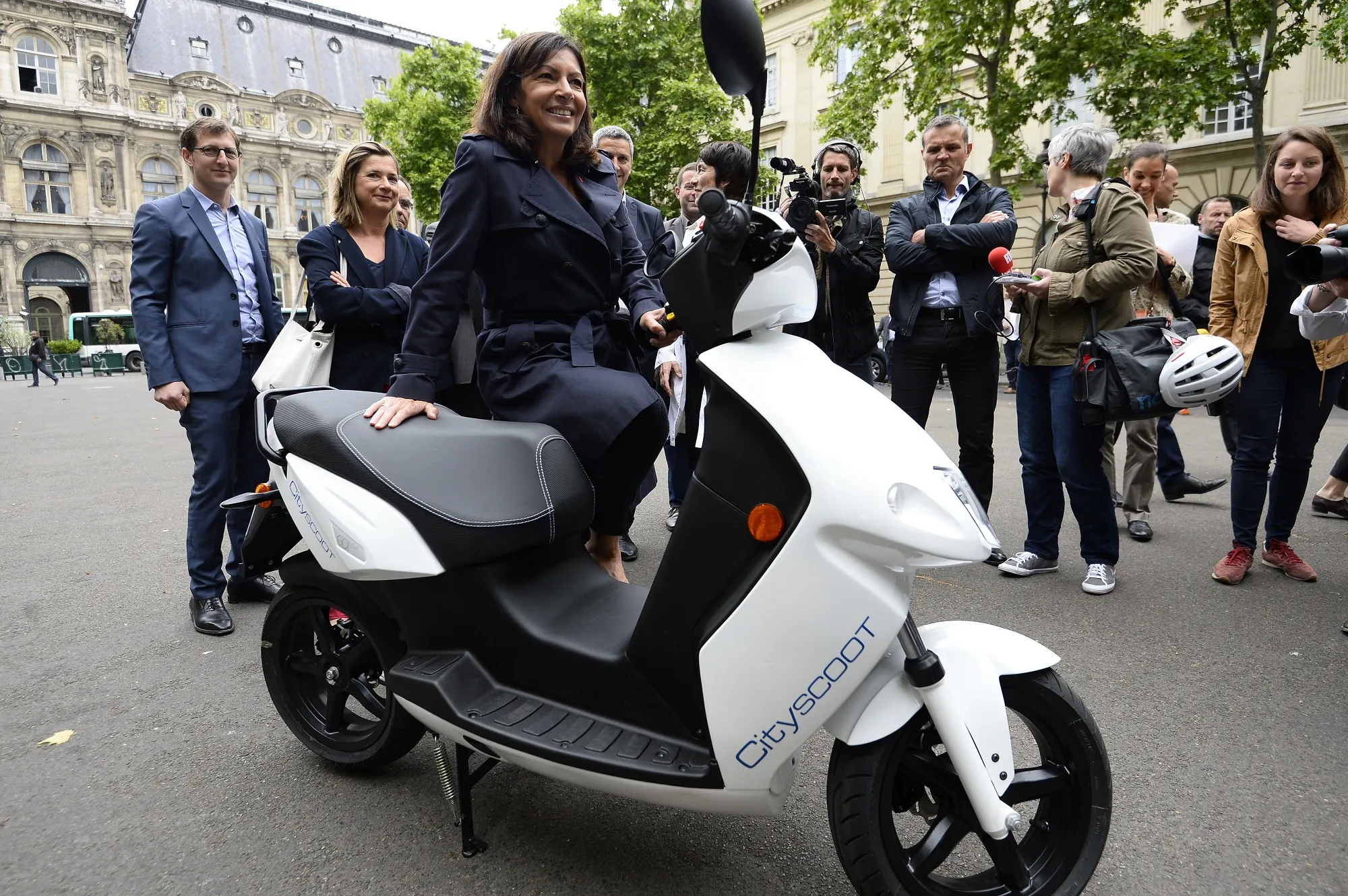 Paris is taking the lead on climate change, but it needs to take the rest of France with it.