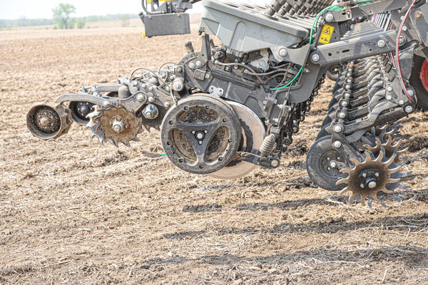 Farmers Fight John Deere Over Who Gets to Fix an $800,000 Tractor -  Bloomberg