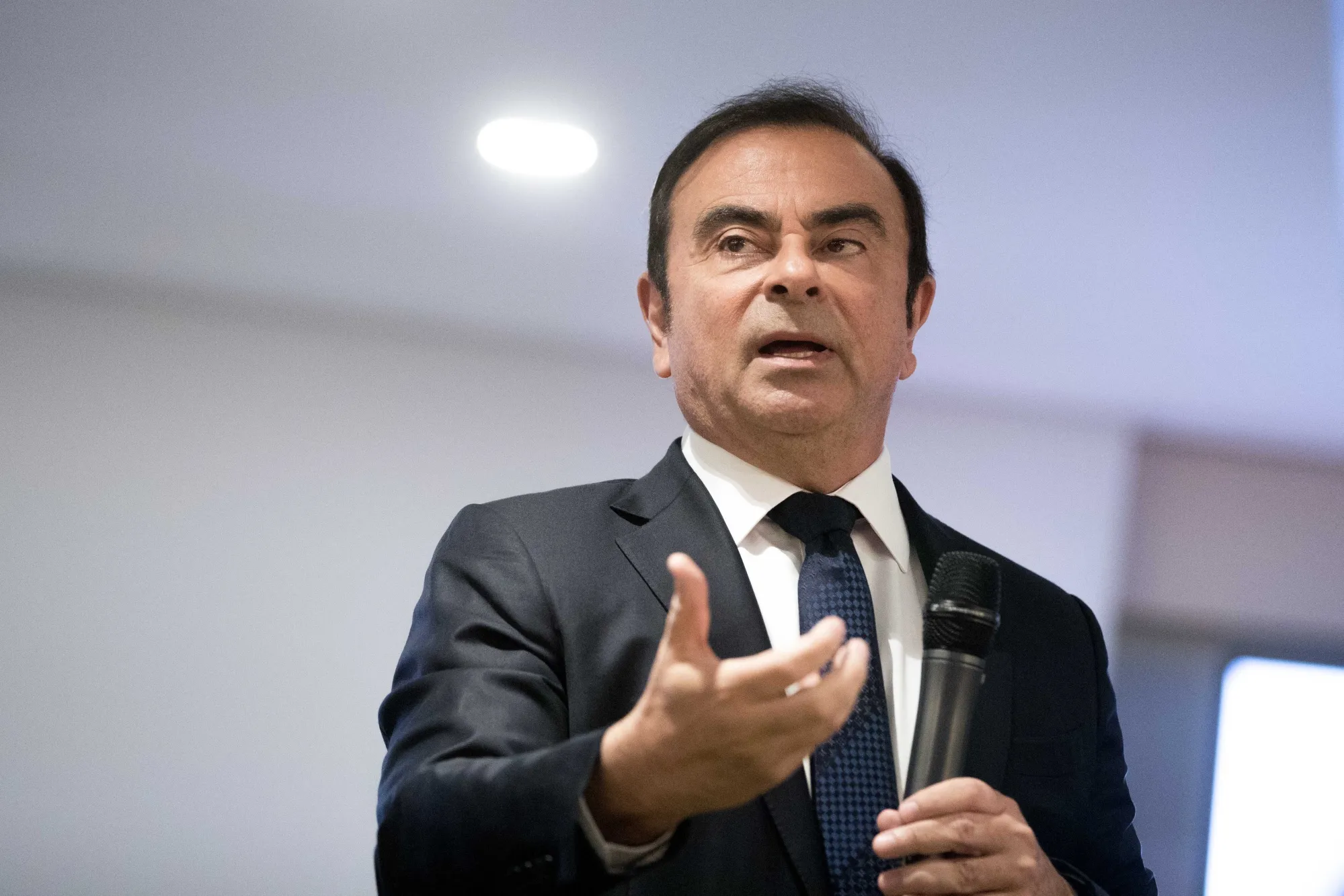 東京地検：ゴーン前日産会長を金融商品取引法違反で起訴、再逮捕 - Bloomberg