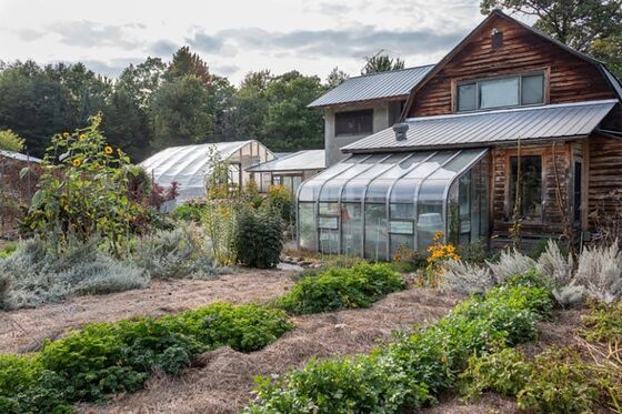 Ditching Dorms for the Farm, Students Take Pandemic Detours