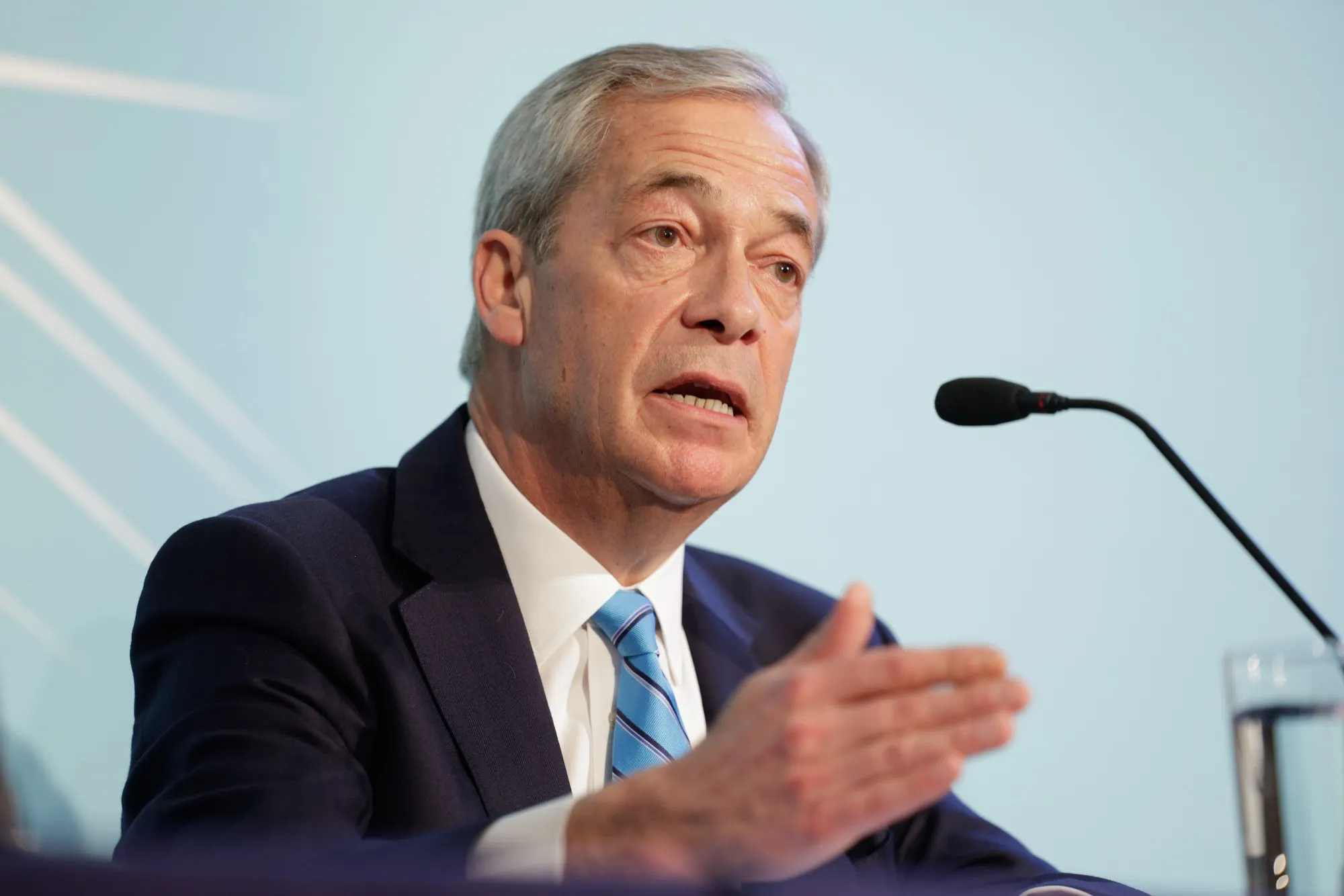 Farage Shifts Position on UK Involvement in Iran War as Oil Prices Rise - Bloomberg
