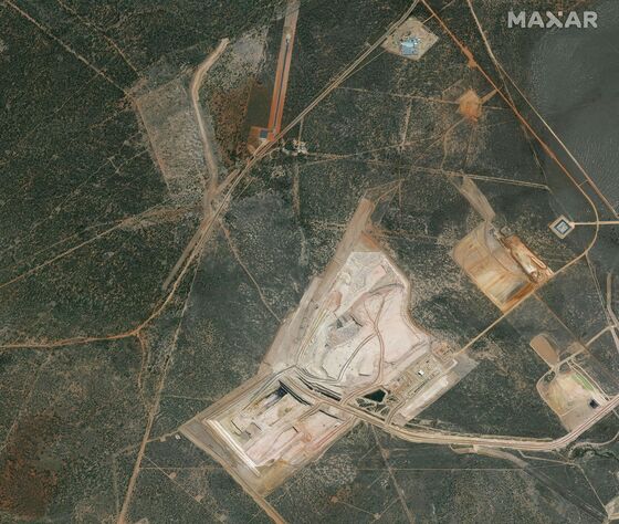 Billionaire Adani’s Disputed Mine Shows Ditching Coal Isn’t Easy