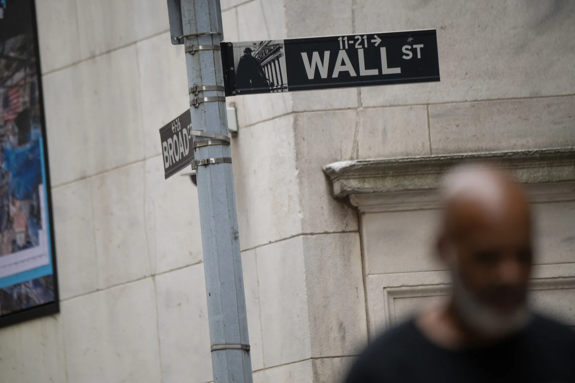 Stocks Drop As Bank And Economic Worries Lift Bonds 