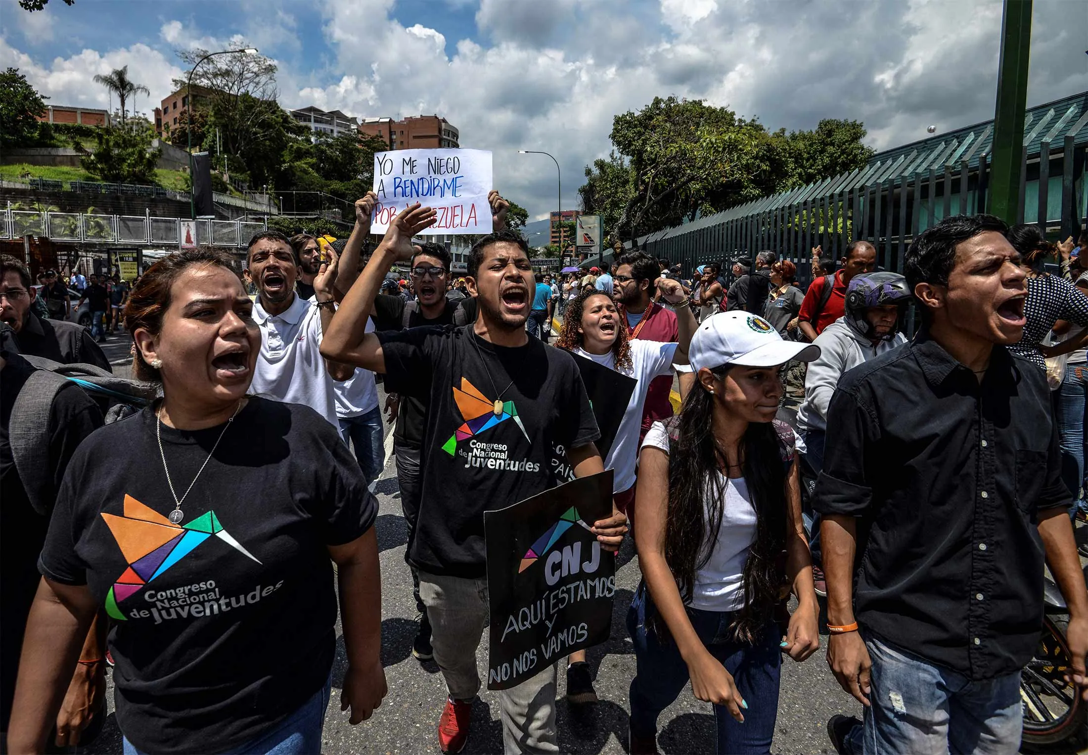 People shout slogans during the funeral cortege of late opposition councilor Fernando Alban,&nbsp;in Caracas on Oct. 10.&nbsp;