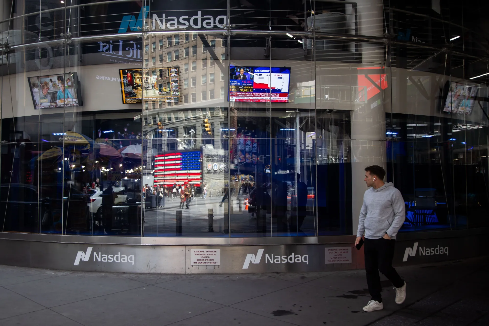 ナスダック100指数のレバレッジ３倍型投信、資金流入が記録的規模 - Bloomberg