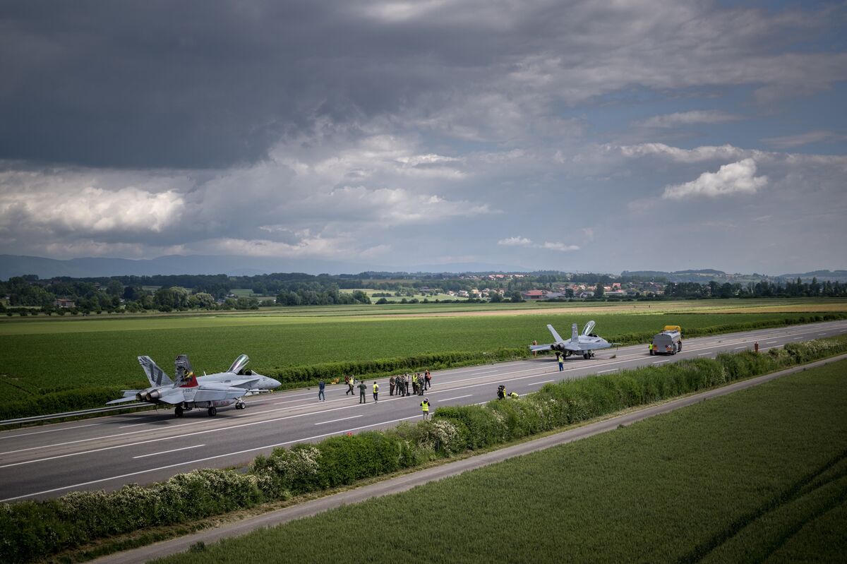 Swiss May Extend Older Fighter Jets Over Delayed US F-35 Deal