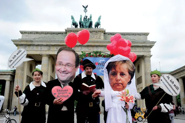 Demonstrators held a mock wedding before the Brandenburg Gate
