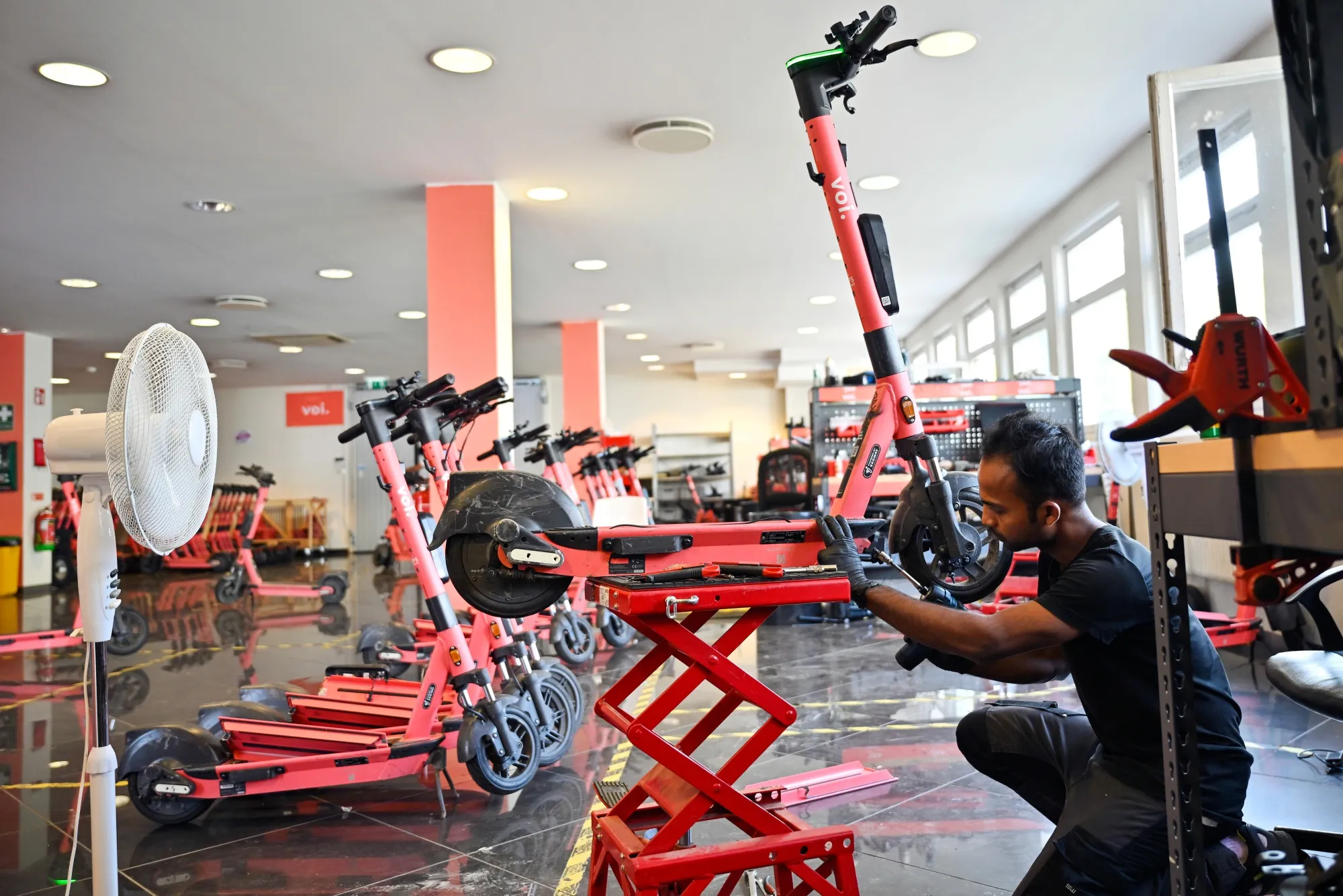 Шведська столиця забороняє електросамокати на своїх тротуарах