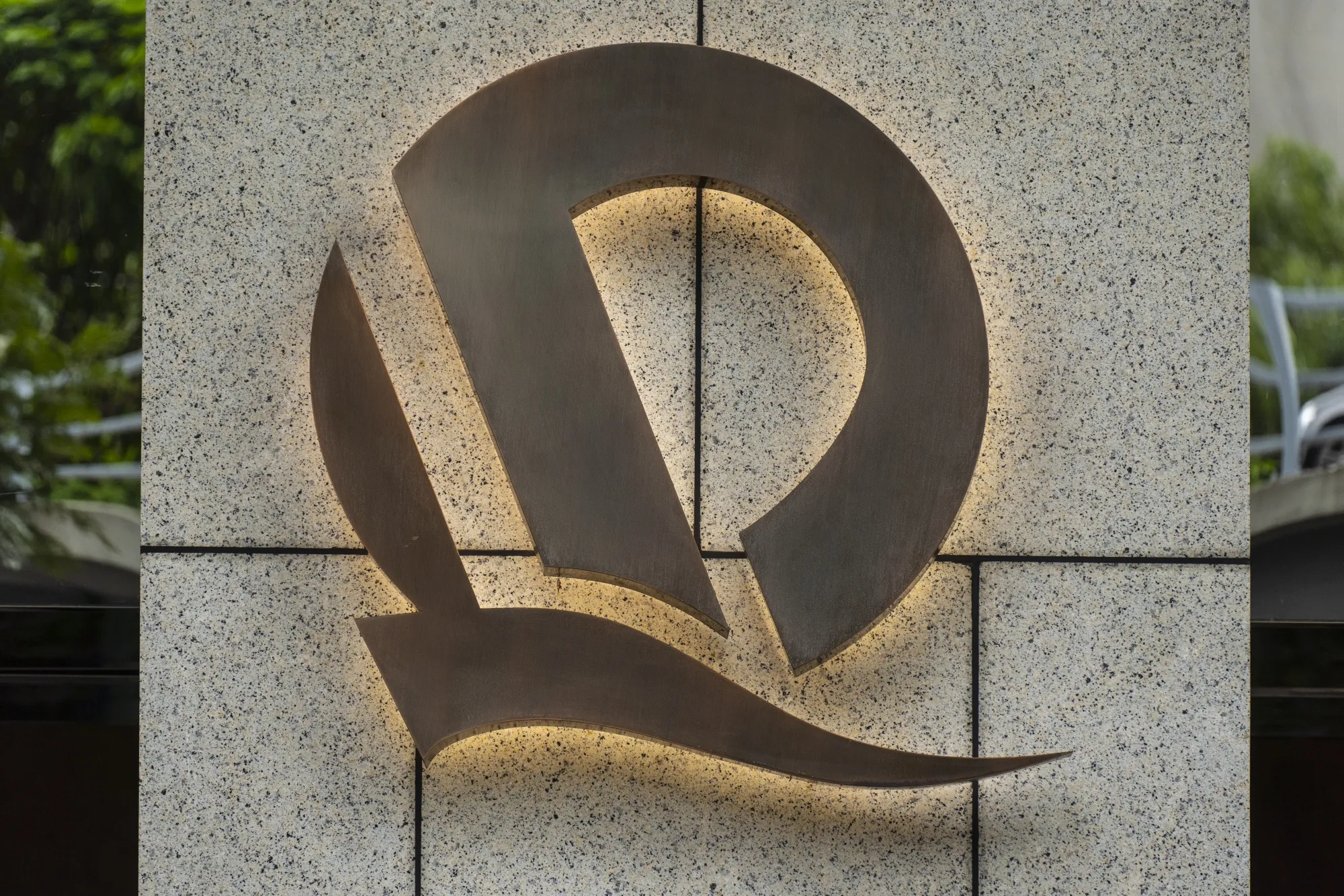 Evergrande Faces Crisis of Confidence Over $120 Billion Debt