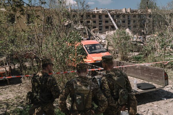 Ukrainian soldiers at the site of a Russian missile attack in Kyiv.