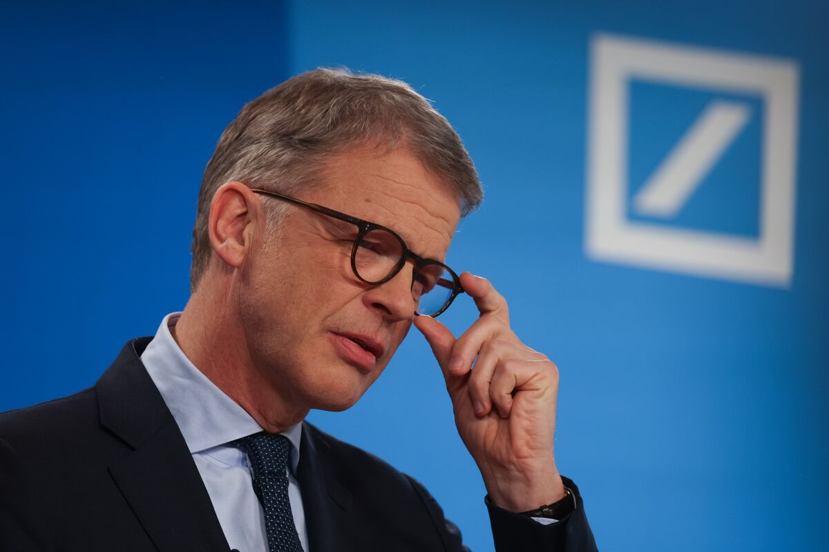 bloomberg.com - Arno Schütze - Deutsche Bank CEO Warns Trading Revenue May Decline This Quarter