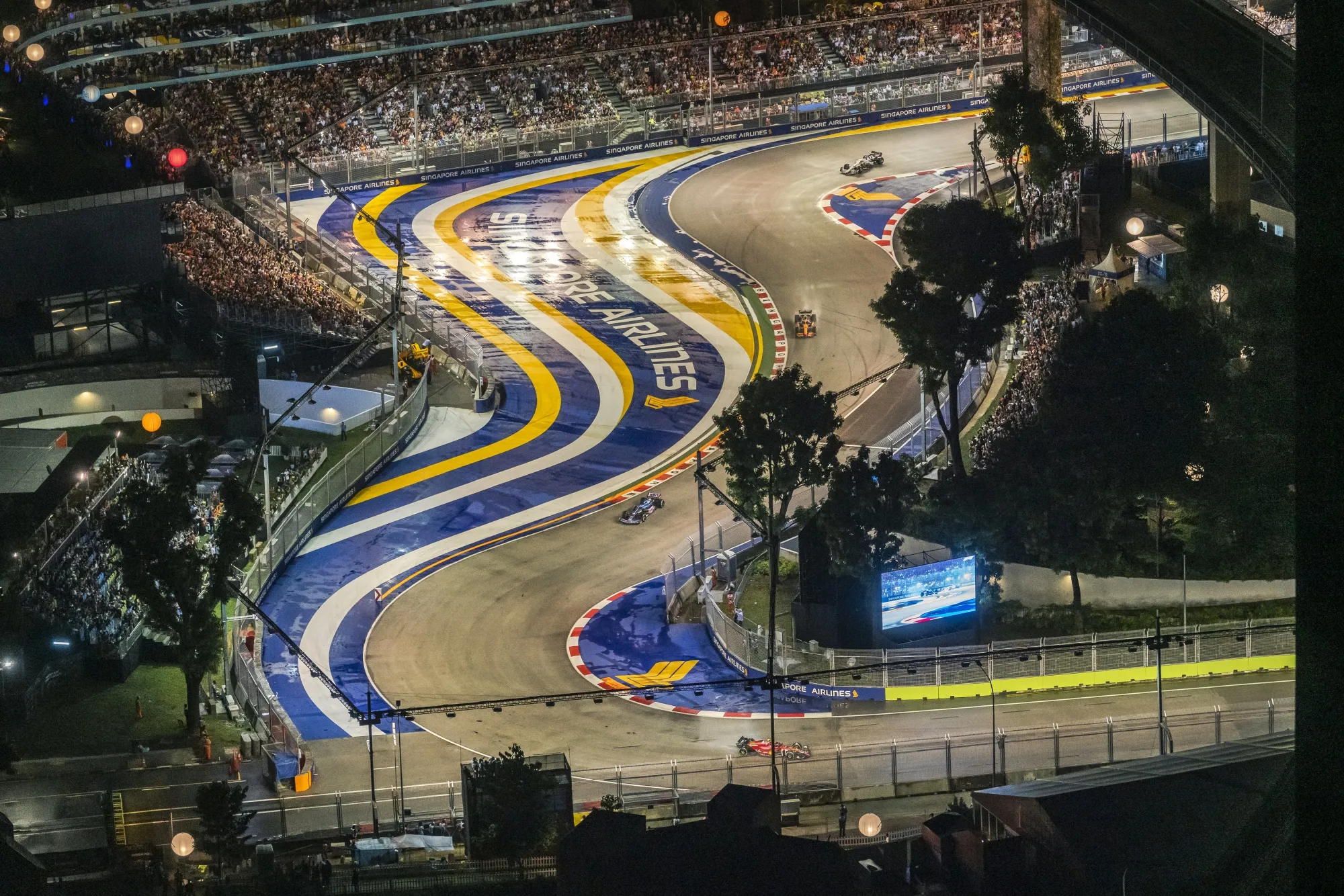 Drivers navigate the Singapore street circuit in 2022.&nbsp;
