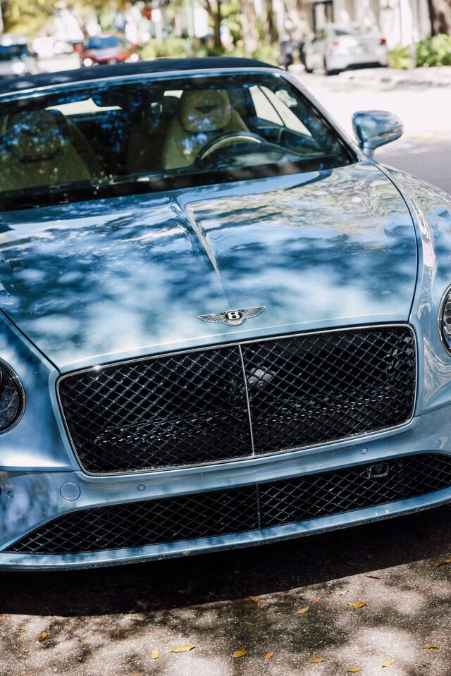 A blue Rolls Royce parked at the Design District. 