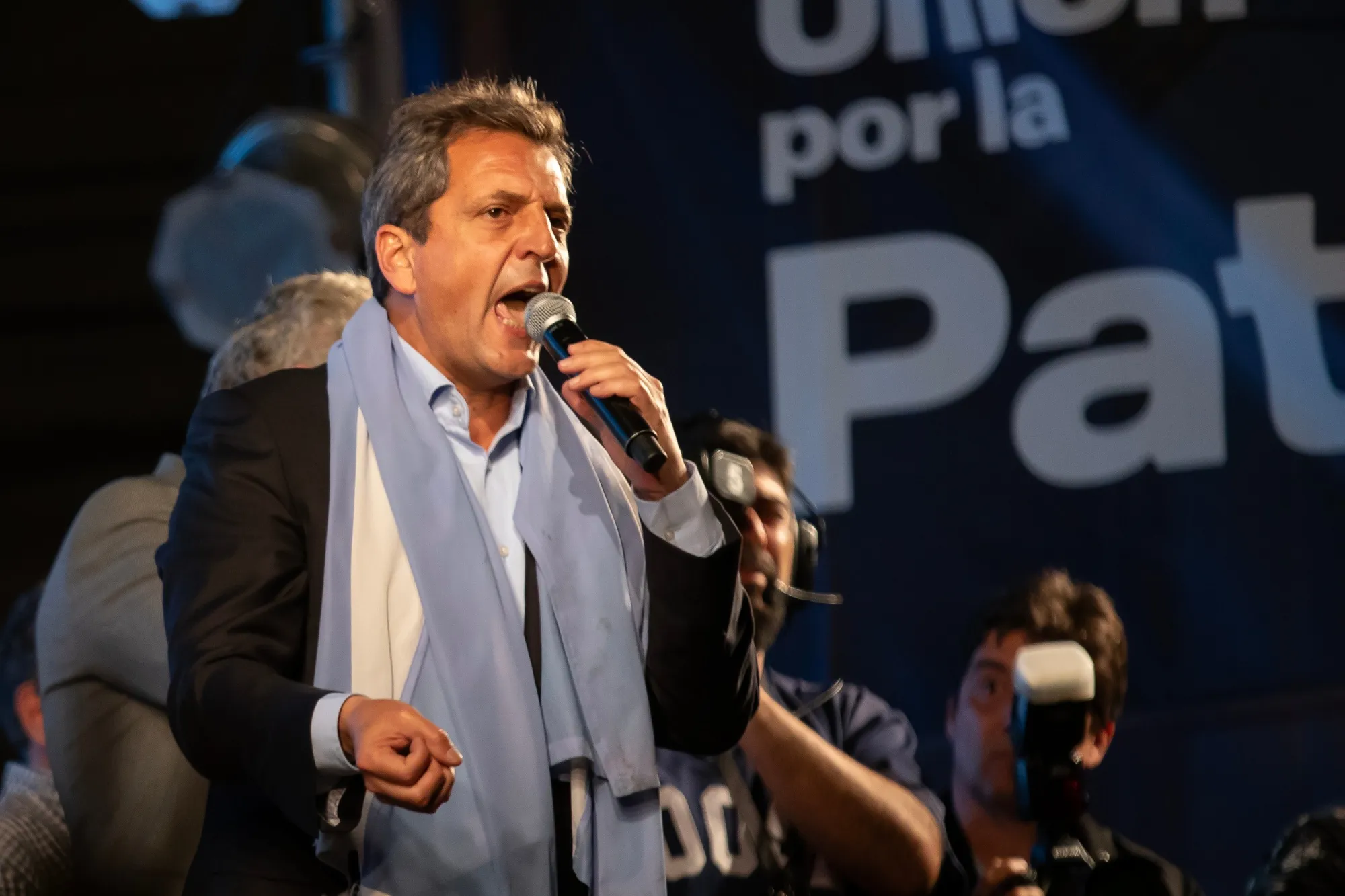 Massa Gains Upper Hand on Milei as Argentina Heads to Runoff - Bloomberg