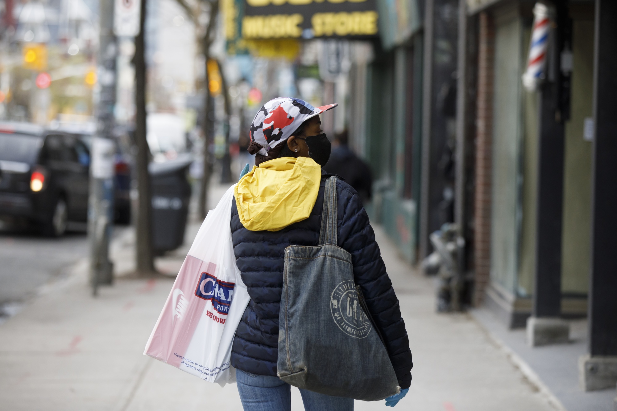 Retail Sales Surge in Canada as Supply-Chain Problems Ease - Bloomberg