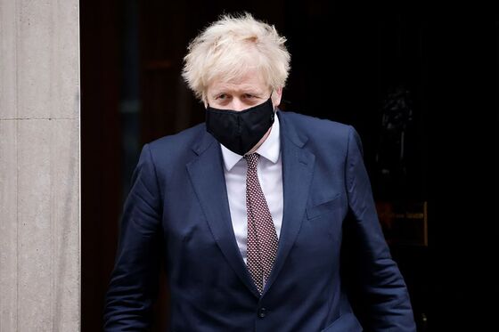 Johnson Battles to Stop Rebels Undermining U.K. Virus Strategy