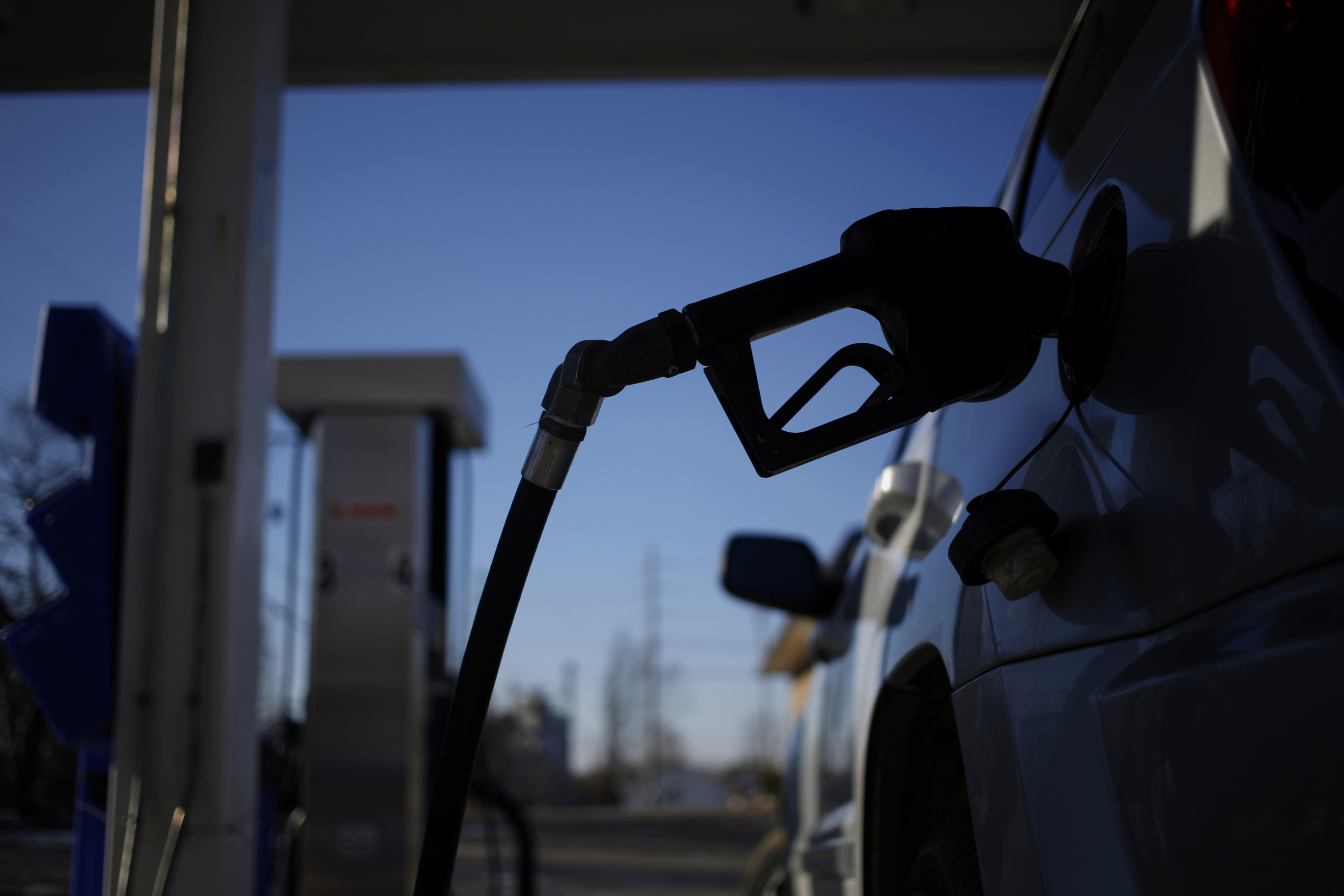 Trump Cap on U.S. Auto Fuel Economy May Raise Prices at the Pump