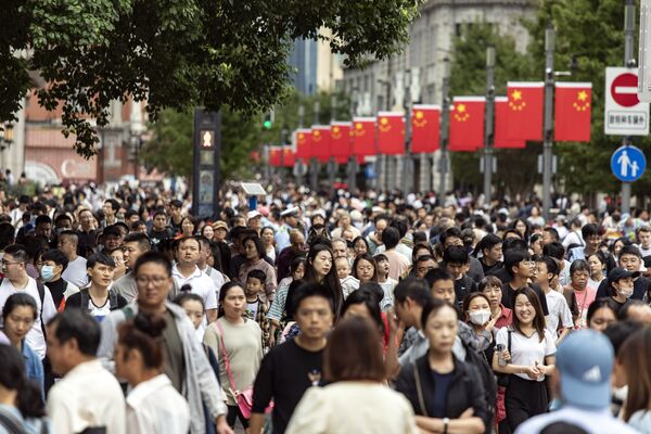 China Stocks Slip as Traders Return From Golden Week Break