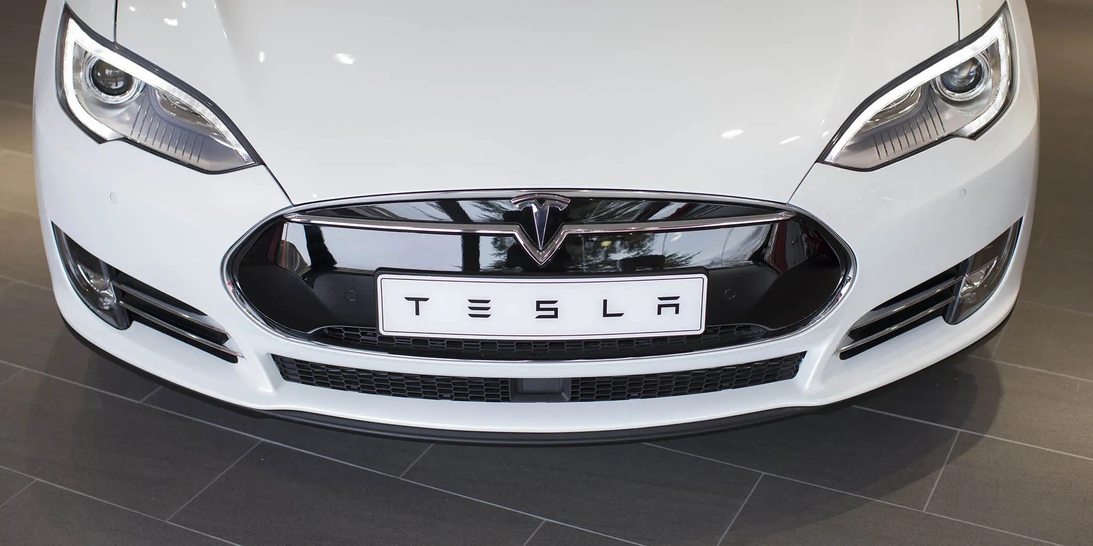 1471995020_tesla model s