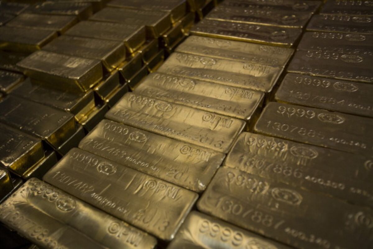 Zimbabwe to Cap Gold-Buying Support at $300 Million This Year