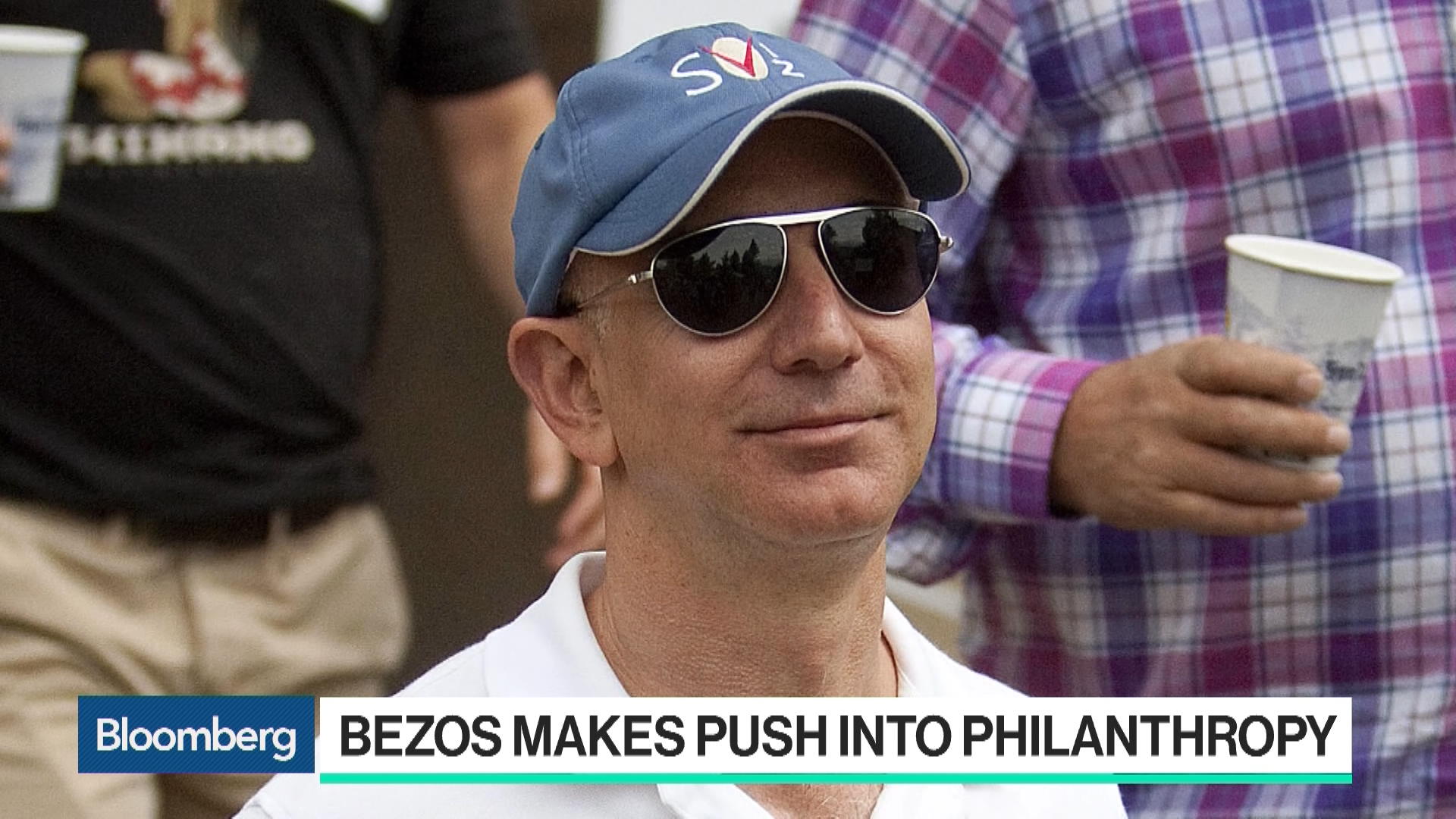 Watch Amazon&rsquo;s Bezos Makes Push Into Philanthropy With Tweet - Bloomberg