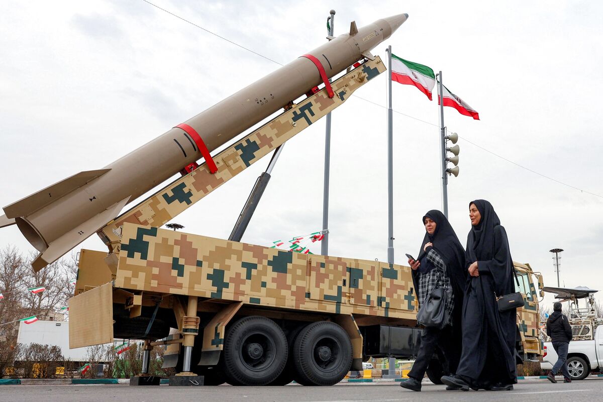 Trump Renews Pressure as Iran Vows Retaliation Beyond Mideast