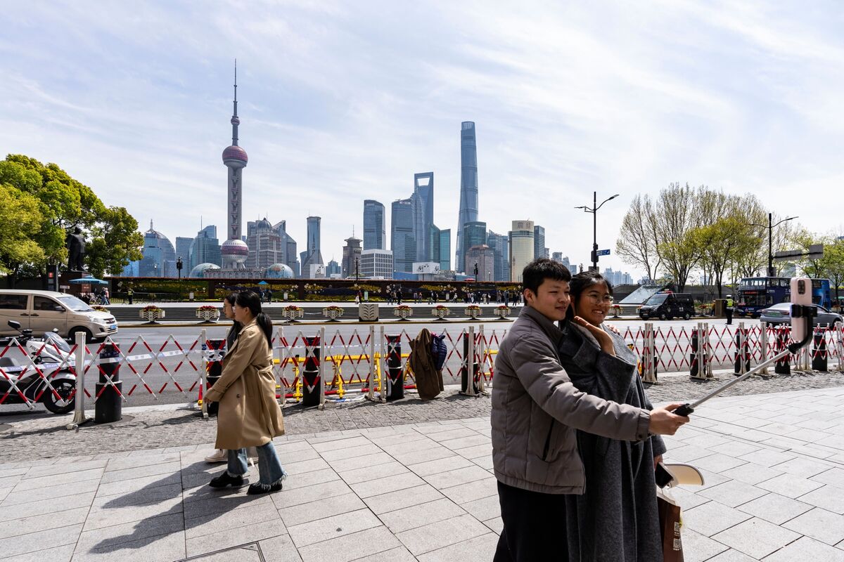 China Credit Growth Tops Forecasts on Seasonal Boost, Bond Sales