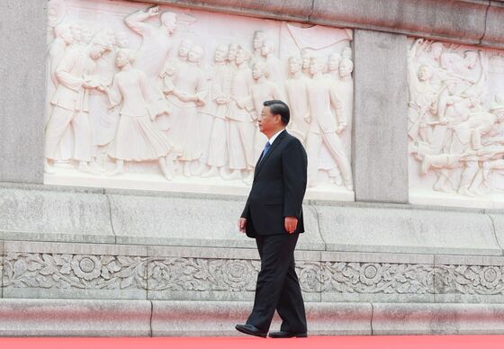Xi Dials Back China’s Economic Overhaul as Masses Feel Pain