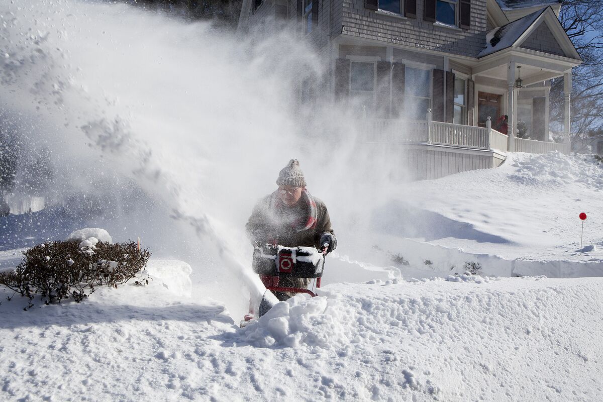 Boston Snow Piling Up Adds to Travel Woes, Work Delays - Bloomberg