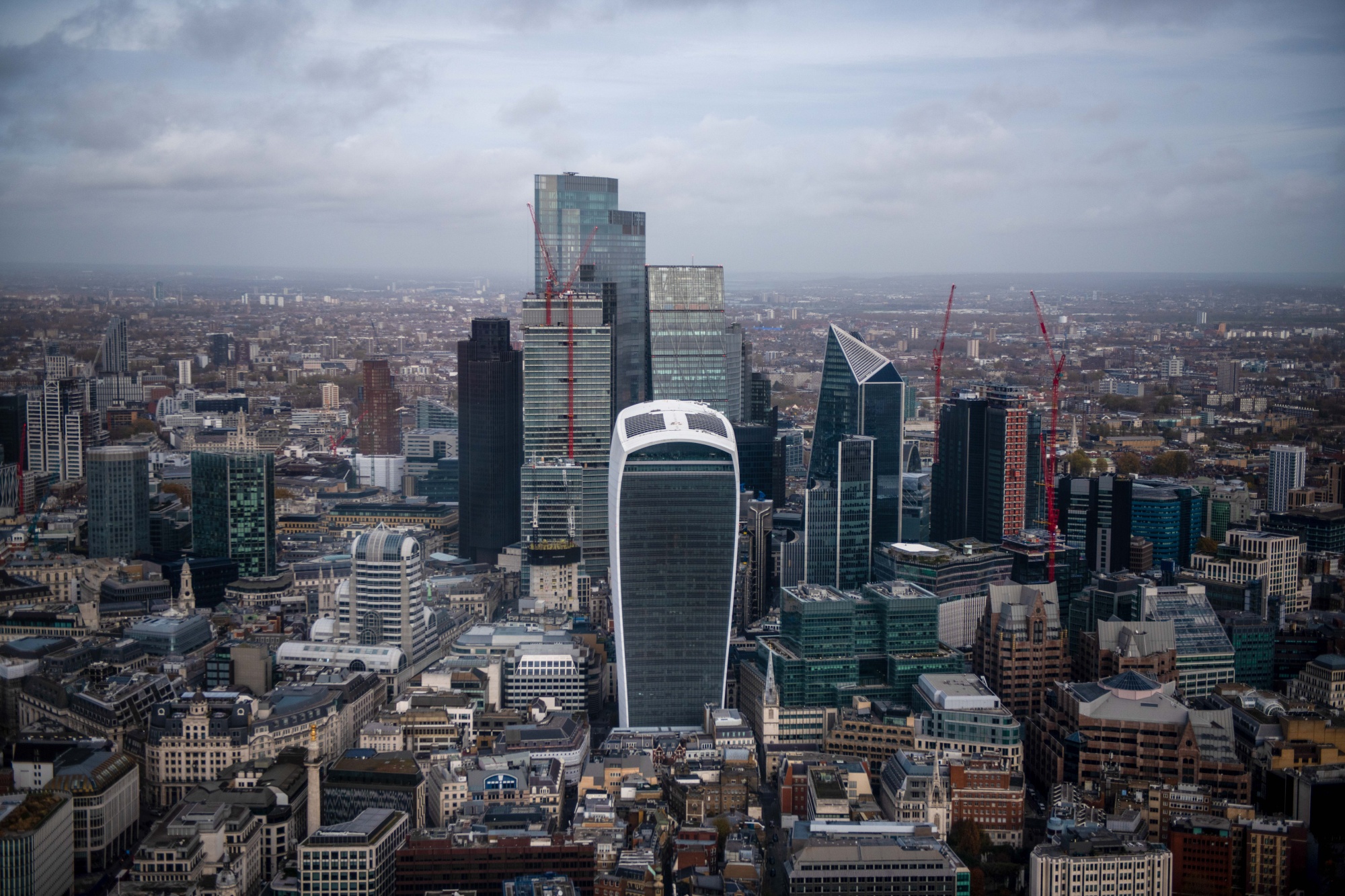 ロンドン金融街の求職者が増加、求人減でも－厳しい雇用浮き彫り - Bloomberg