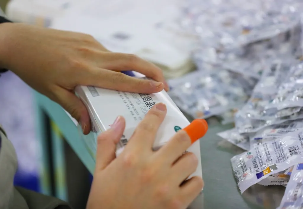 A worker packs tablets at a workshop in Shenyang, northeast China's Liaoning Province.