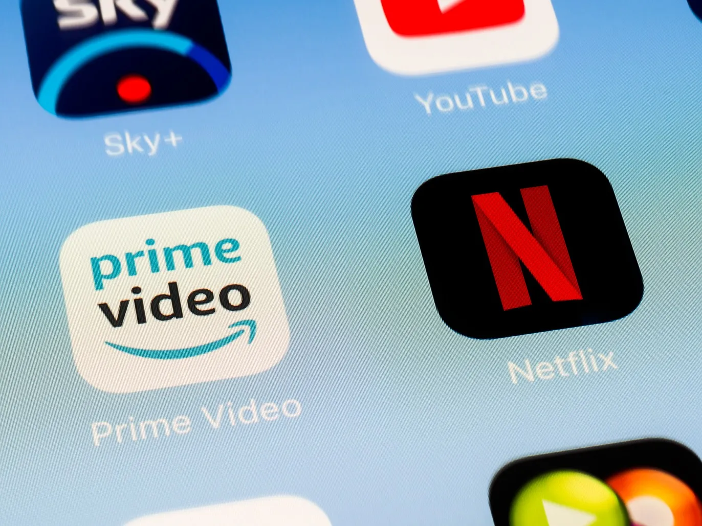 The substantial overlap in Prime members and Netflix&nbsp;Inc. subscribers suggests Amazon isn’t cutting it for TV fans …&nbsp;yet.
