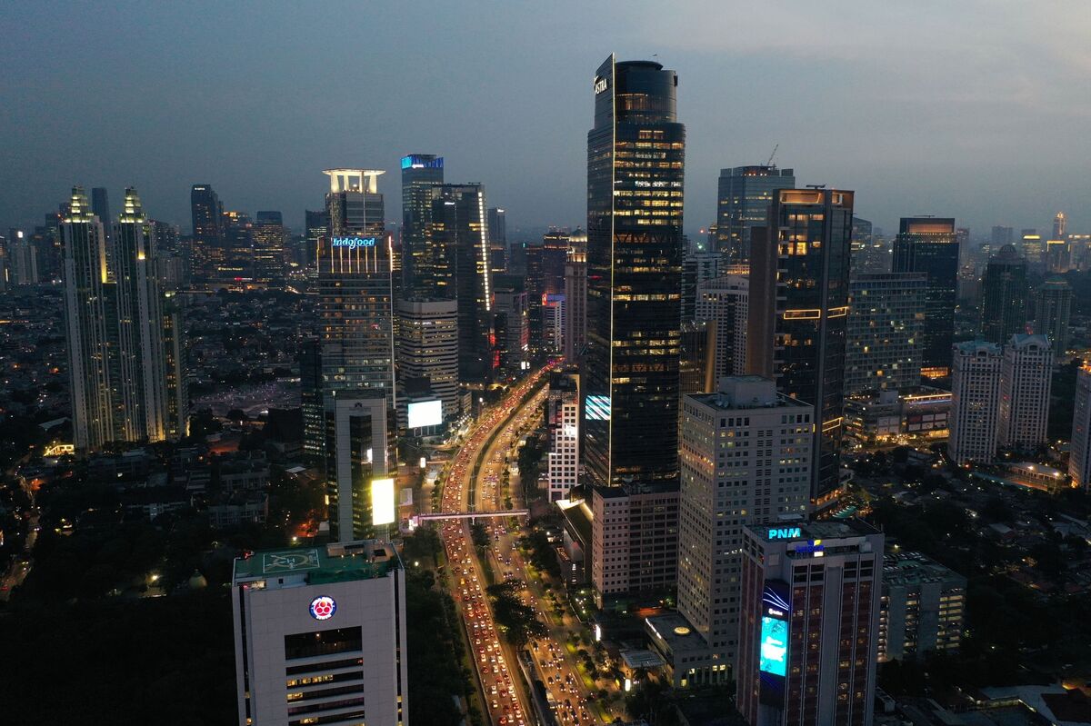 Fire Sale of Sought-After Fund Raises Alarm Over Asia PE Slump