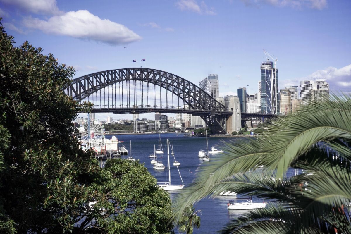 Australia Bank Shares on Track for Best Quarter in Three Years - Bloomberg