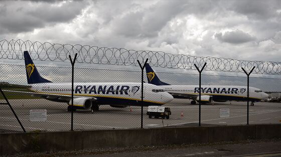 Ryanair Taps U.K. Loan Program, Digs In for Slow Recovery