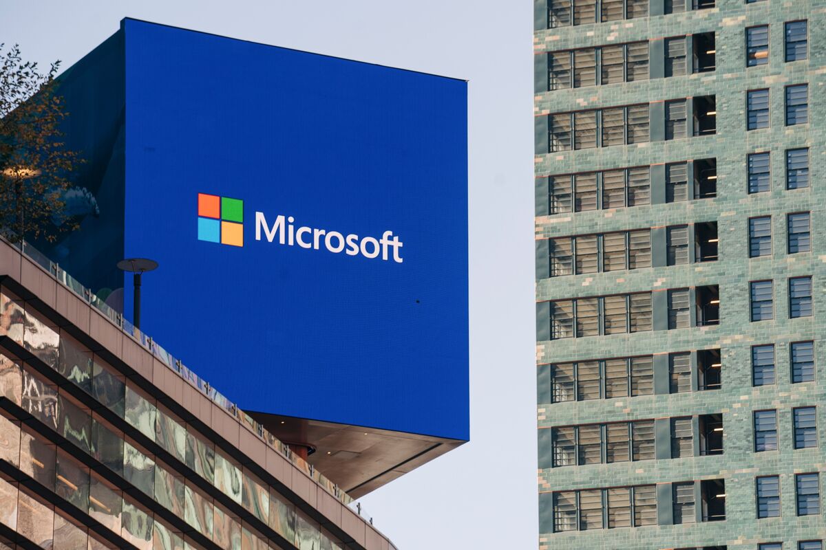 ブルームバーグのニュース記事「マイクロソフト、中国ハッカー集団を特定－文書ソフトの不正侵入」の画像