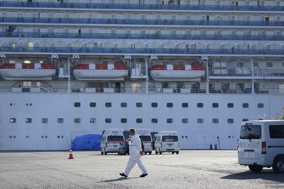 U.S. Woman From Cruise Falls Ill as 2,200 Head Home: Virus Update