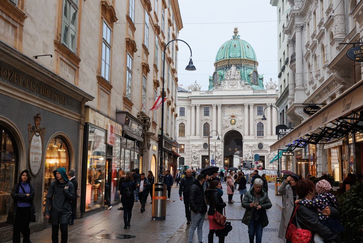 🟪"Austria: Fitch abbassa il credito sovrano, un duro colpo per le finanze del paese"
