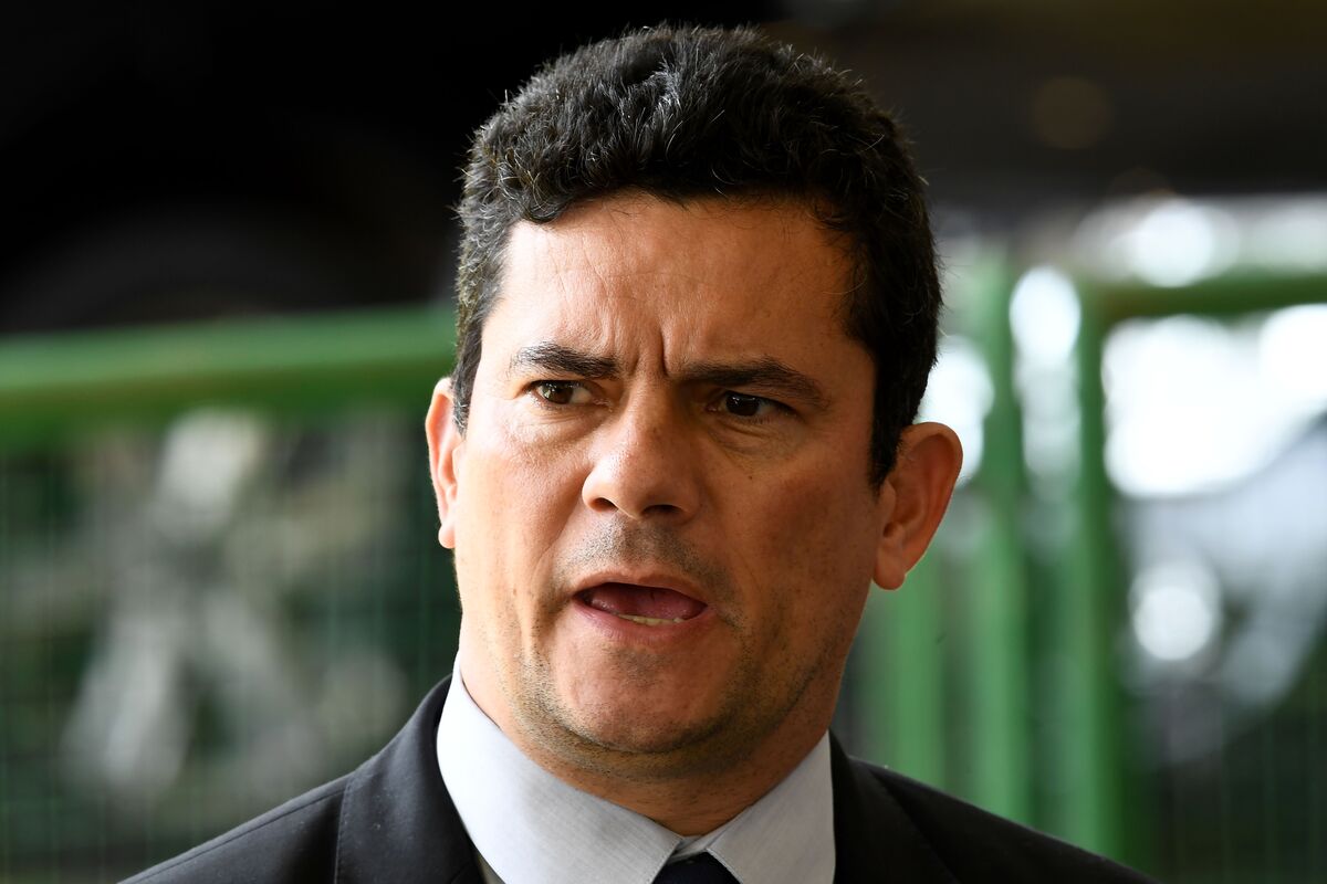 Leaked Carwash Messages Spark Calls for Moro to Resign in Brazil