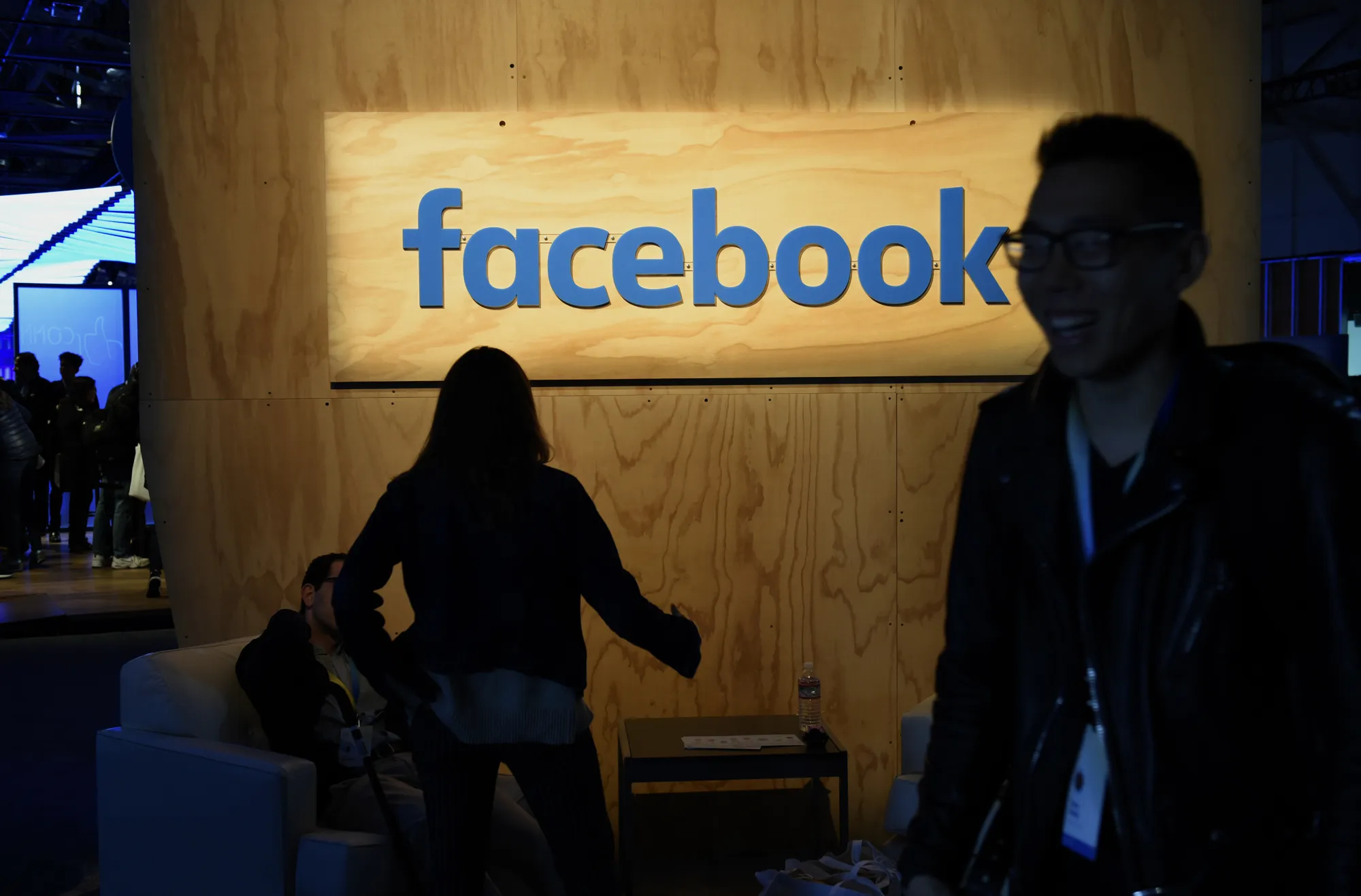 フェイスブック、最大で8700万人の個人情報流出 - Bloomberg