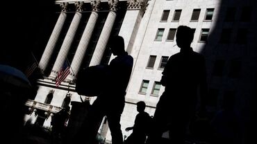 Hedge Funds Get 'Gazumped' in New Poaching Strategy