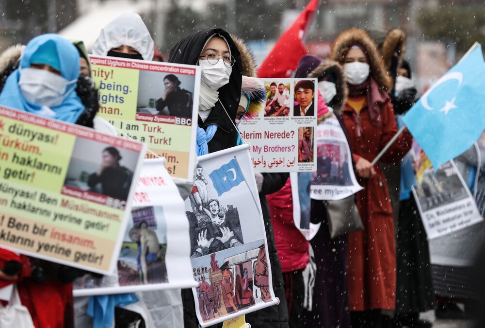  Uyghur Turks living in Istanbul, some who cannot contact their relatives in Xinjiang Autonomous Region, protest outside the Chinese Consulate-General in Istanbul, on Feb. 16.